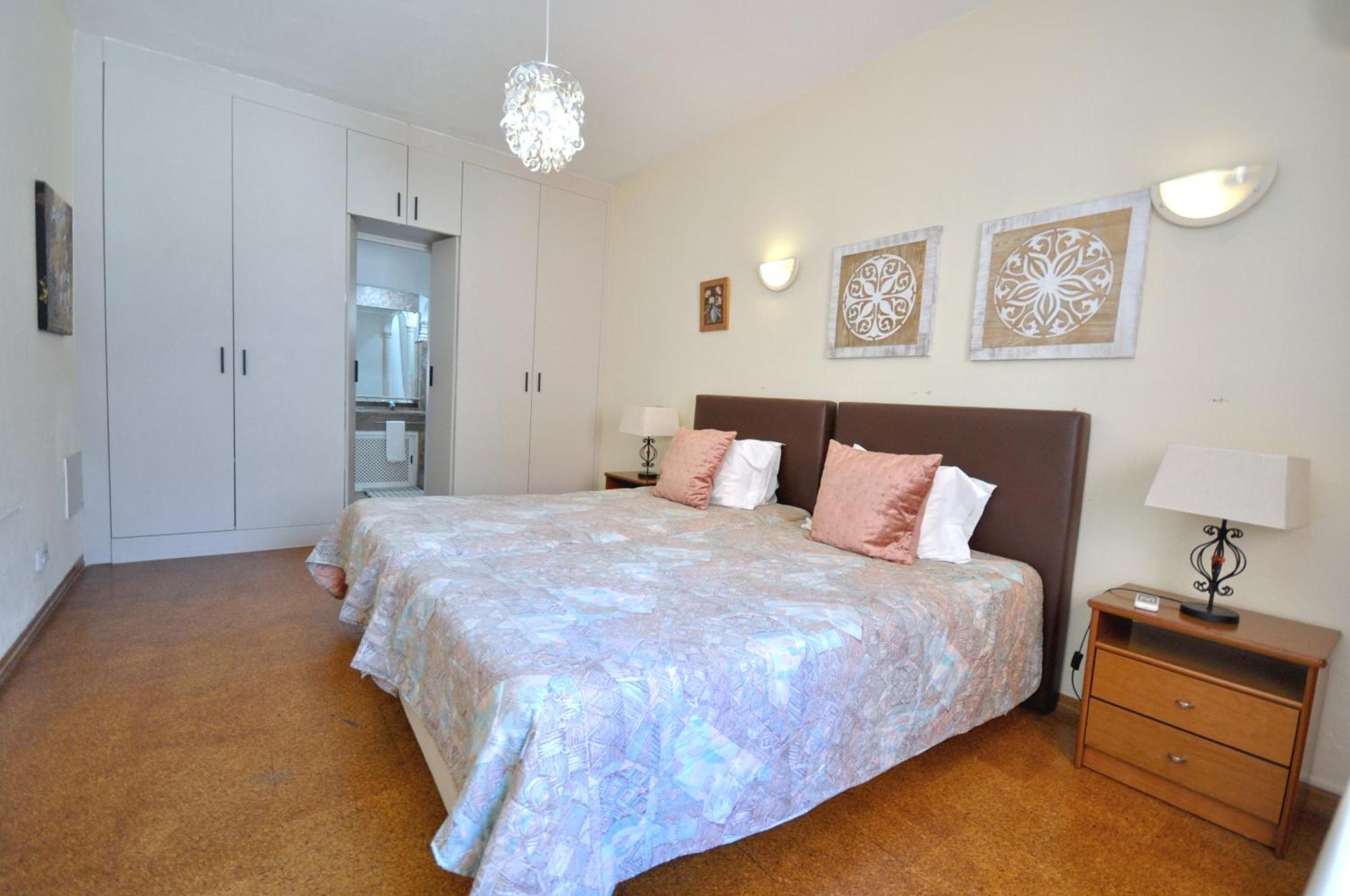 Walking Distance To The Centre - Snooker Table - Private Pool - 5 Bedrooms Quarteira Buitenkant foto