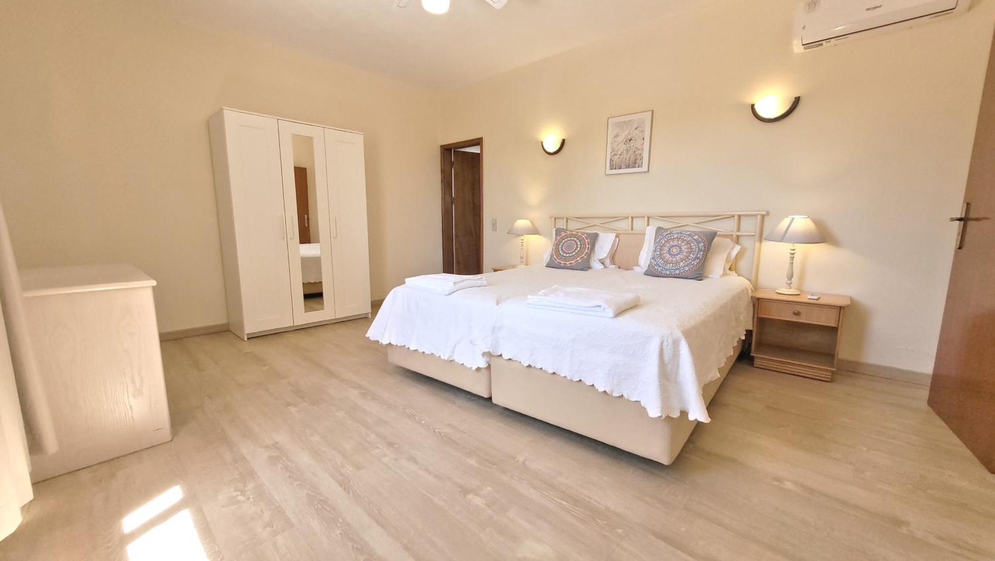 Walking Distance To The Centre - Snooker Table - Private Pool - 5 Bedrooms Quarteira Buitenkant foto