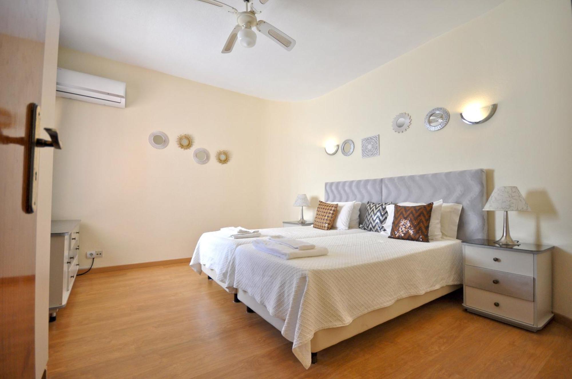 Walking Distance To The Centre - Snooker Table - Private Pool - 5 Bedrooms Quarteira Buitenkant foto