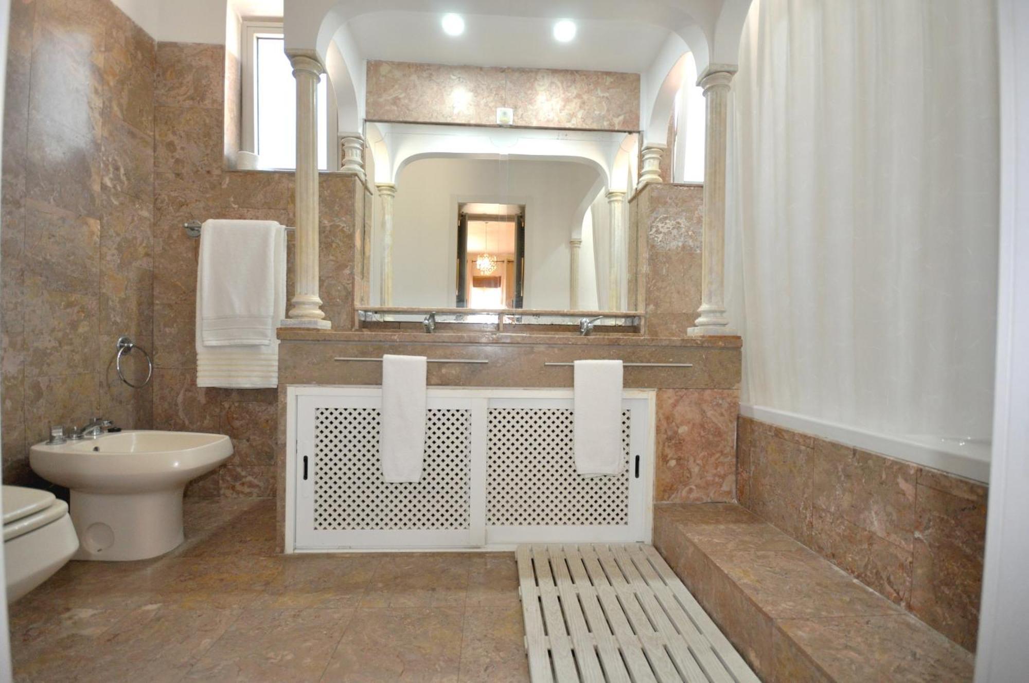 Walking Distance To The Centre - Snooker Table - Private Pool - 5 Bedrooms Quarteira Buitenkant foto