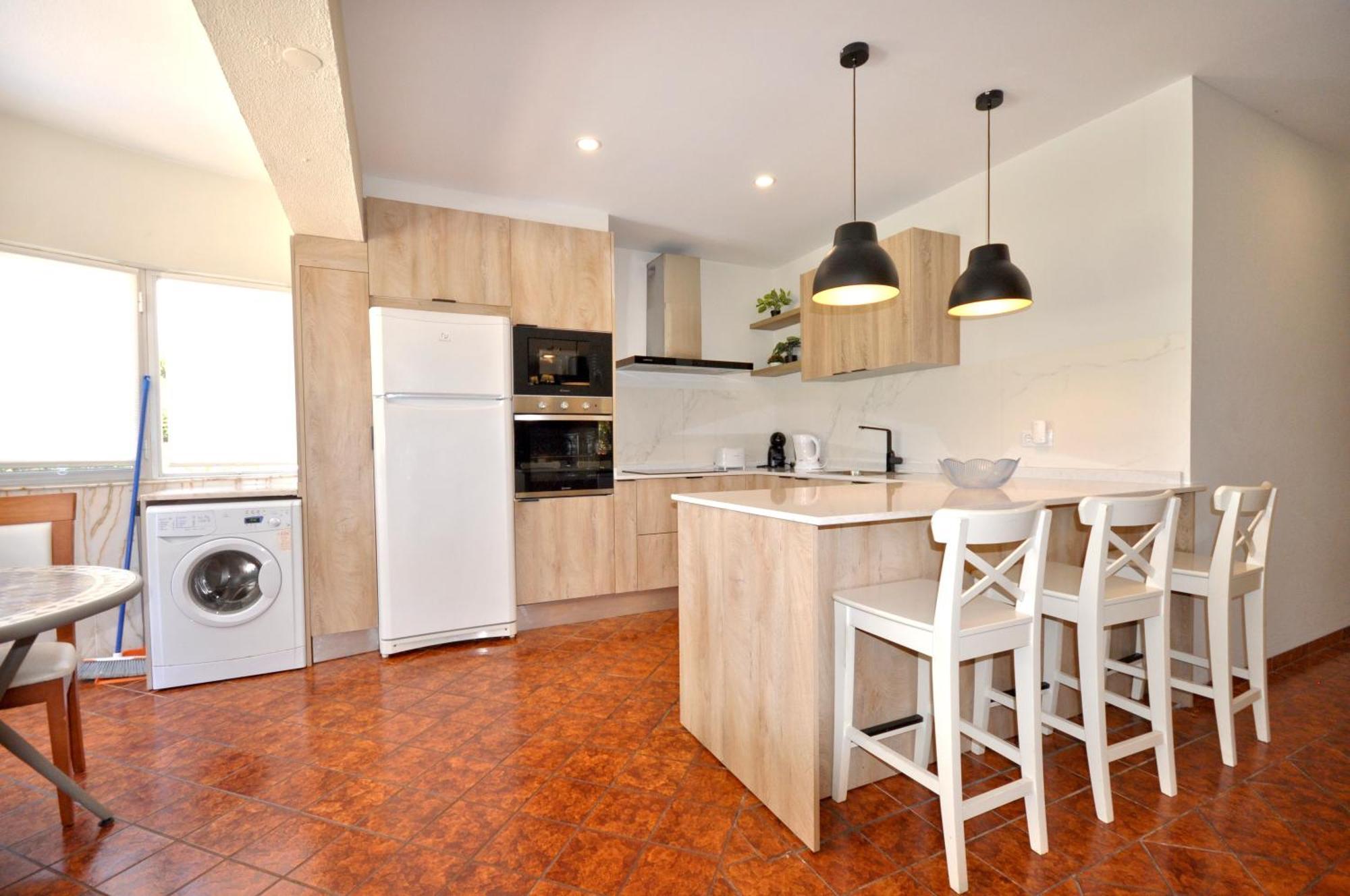 Walking Distance To The Centre - Snooker Table - Private Pool - 5 Bedrooms Quarteira Buitenkant foto